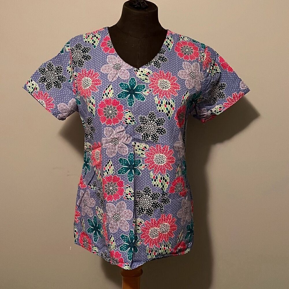 Zoe + Chloe Women's Multicolor Floral Print V-Neck Short Sleeve Scrub Top
